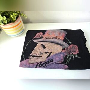Poison Graphic Tee with Skull and Roses. Size XL